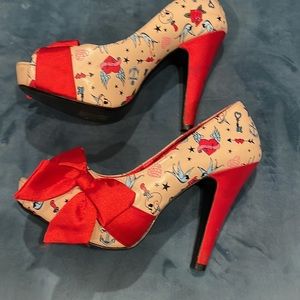 Pin Up Couture Bettie 13 Tattoo Print Peep Toe Bow Heels Size 8